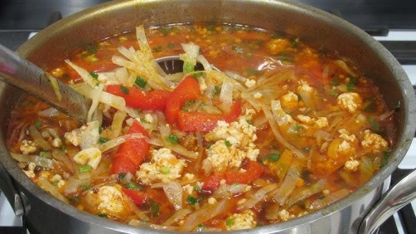 В Турции из капусты готовят шедевр: густой суп без грамма мяса съедят даже привереды