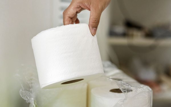 Медики призывают отказаться от туалетной бумаги: причина поразит