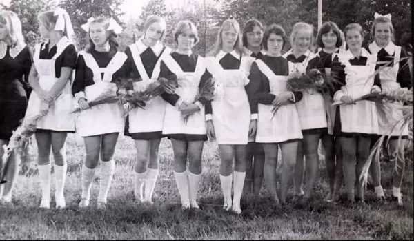 Была веская причина: почему советские школьницы носили гольфы вместо колготок