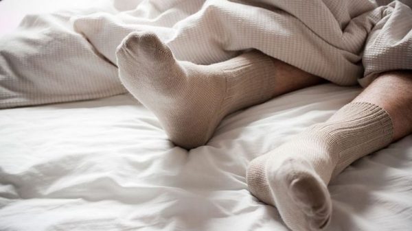 Зачем нужно спать в носках: причины, о которых мало кто знает