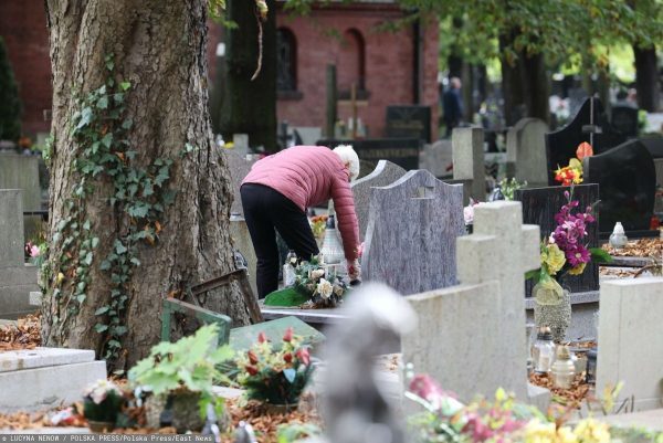 Czterech zachowań należy unikać na cmentarzu, aby zapobiec nieszczęściu