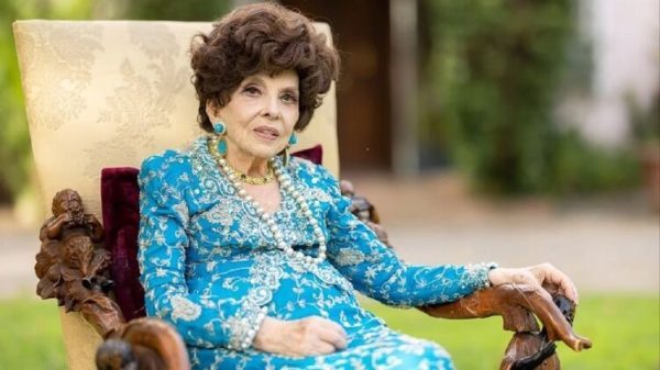 Эта актриса покорила весь мир: вот как она выглядит в 90 лет