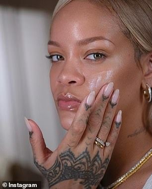 Rihanna stuns in makeup-free snaps