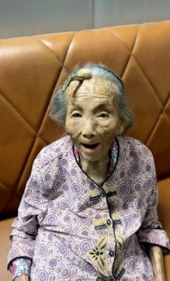 107-летняя женщина из Китая поразила мир своим «рогом долголетия»