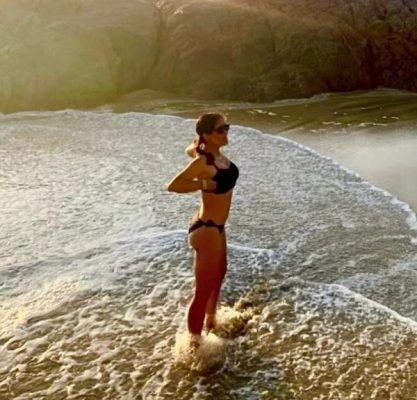 57-Year-Old Salma Hayek Left Everyone In Disbelief by Revealing Her Bikini Look