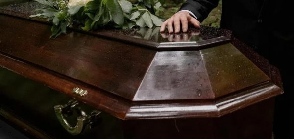 Спать с покойником в одной комнате: можно ли так поступать