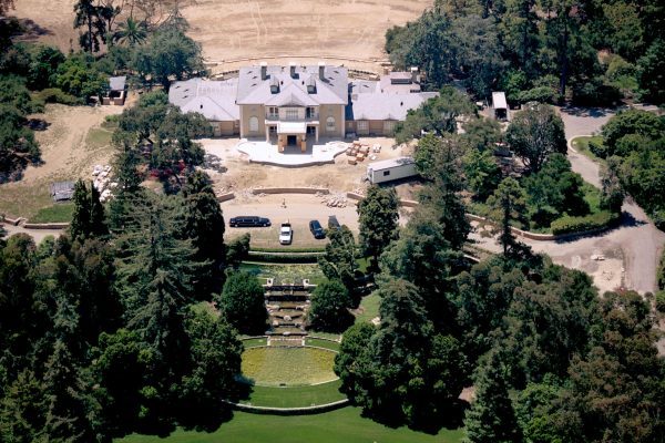 The houses of these celebrities are so big that they leave us speechless