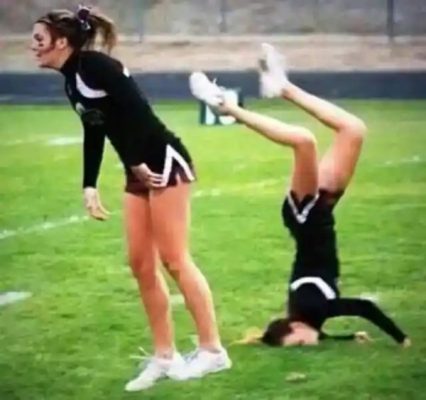 Zaskakujące ujęcia cheerleaderek, które przeszły do historii – 10 wyjątkowych momentów zarejestrowanych na kamerze