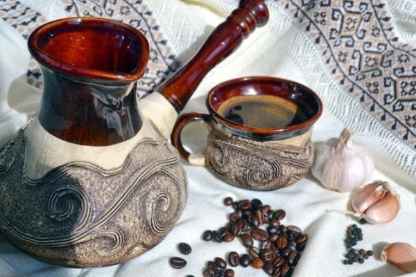 Добавьте чеснок в кофе и выпейте: хватит одного раза