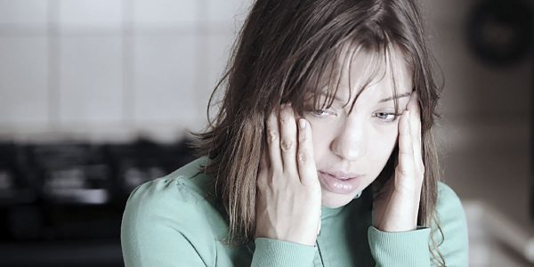 Женщина скрывает психическую болезнь, если делает такое