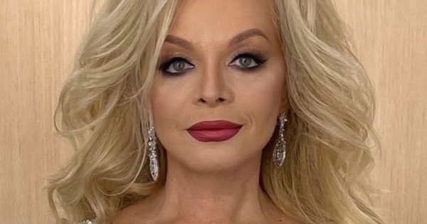 В 70 лет выглядит на 40: какие пластические операции делала Долина