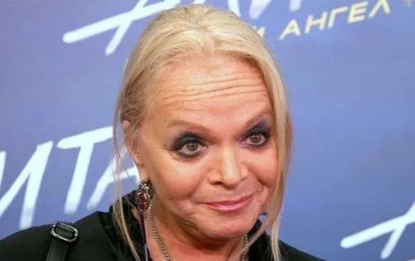 В 70 лет выглядит на 40: какие пластические операции делала Долина