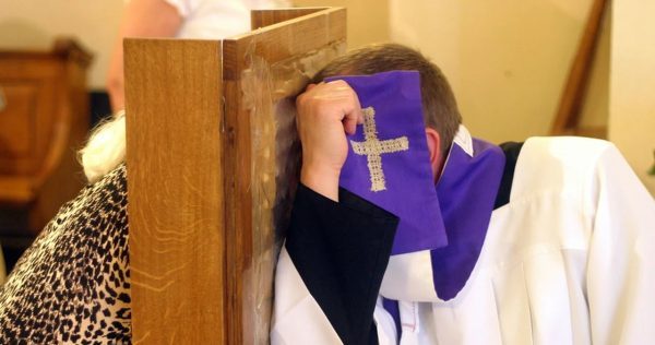 Czy sprzątanie w niedzielę to grzech? Znany ksiądz jasno to wyjaśnia