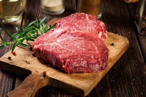 Il consumo di carne rossa aumenta il rischio di cancro?