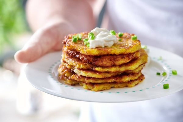 Ten przepis na placki ziemniaczane to strzał w dziesiątkę! Ten jeden składnik sprawia, że ​​są naprawdę pyszne