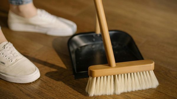 Czy sprzątanie w niedzielę to grzech? Znany ksiądz jasno to wyjaśnia