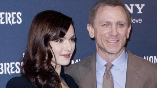 Colegi de rol care și-au pierdut controlul în timp ce se sărutau