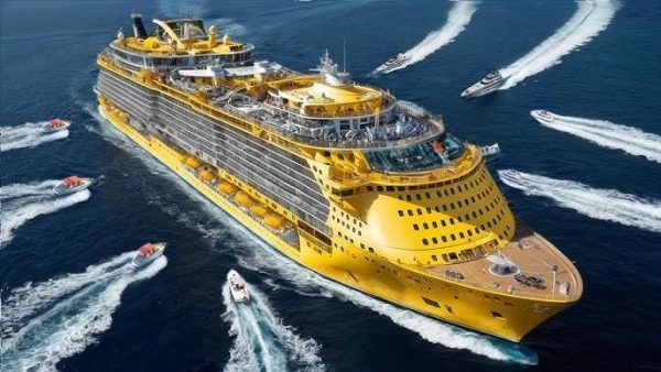 Vas de croazieră întâlnește pirați – Urmăriți ce face căpitanul în continuare!