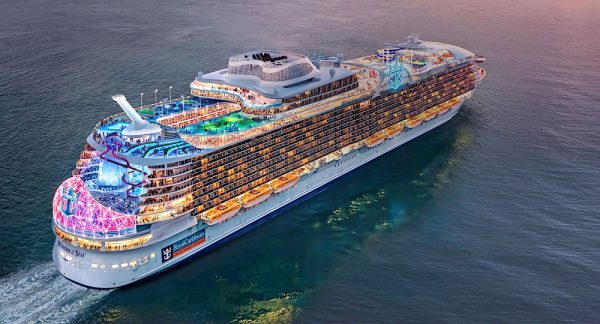 Vas de croazieră întâlnește pirați – Urmăriți ce face căpitanul în continuare!